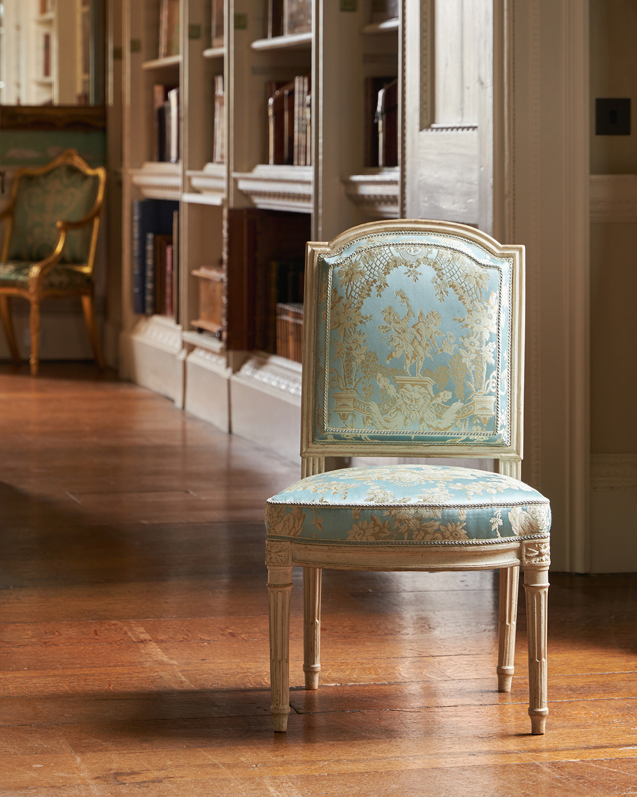 Inline Image - Lot 7: ‡ A royal Louis XVI white-painted and upholstered chaise a la reine, attributed to Jean-Baptiste Boulard, circa 1785 | Est. £4,000-6,000 (+ fees)